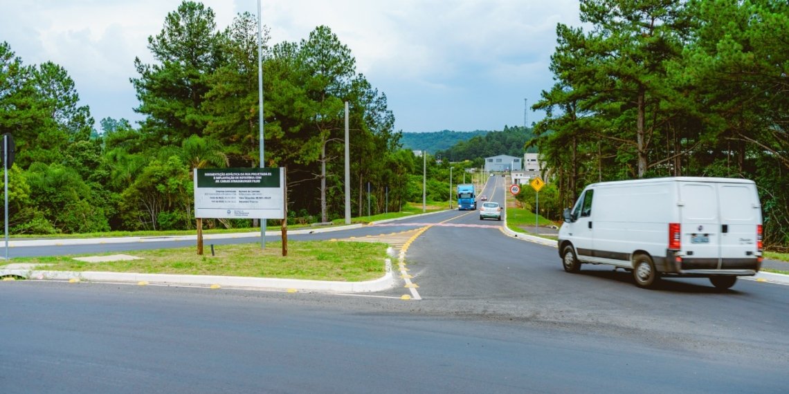 Concluída a pavimentação da Rua 1, que dá acesso à Avenida Carlos Strassburger