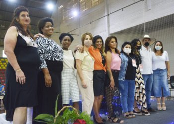 Campanha Verão Solidário distribui cerca de quatro mil peças de roupas em um dia de atendimento especial