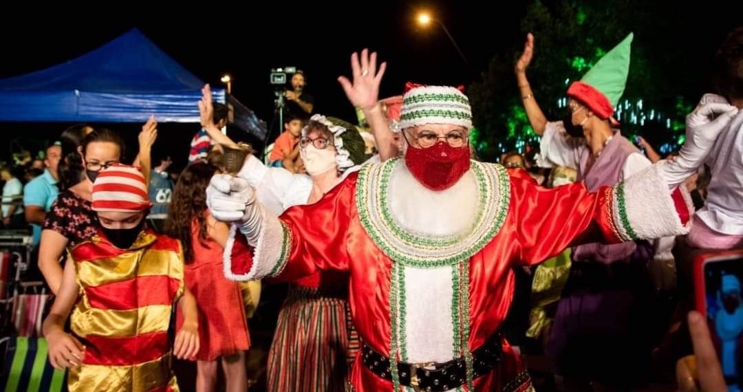 Chegada do Papai Noel é marcada por emoção e presença de grande público
