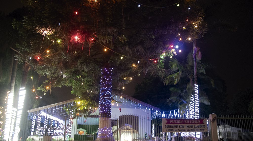 A tradição de quase 20 mil luzinhas 1 A tradição de quase 20 mil luzinhas