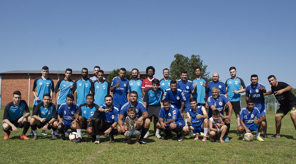 Futebol solidário arrecadou mais de 70 brinquedos e 350kg de alimentos 1 Futebol solidário arrecadou mais de 70 brinquedos e 350kg de alimentos