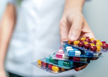 Você sabe onde descartar os medicamentos vencidos?
