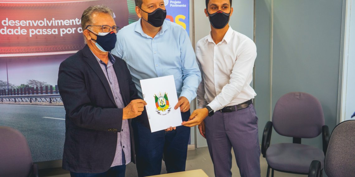 Prefeitura de Campo Bom e Governo do Estado assinam convênio do programa Pavimenta 1 Prefeitura de Campo Bom e Governo do Estado assinam convênio do programa Pavimenta