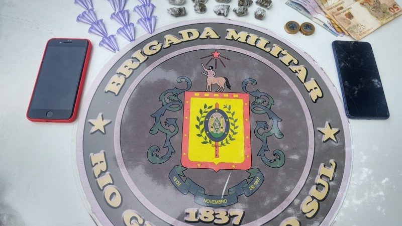 Dupla é detida por tráfico no bairro Metzler 1 Dupla é detida por tráfico no bairro Metzler