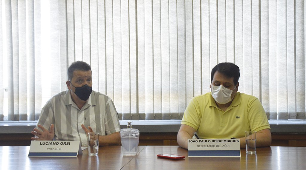 Em coletiva de imprensa, prefeito anuncia cancelamento de grandes eventos 1 Em coletiva de imprensa, prefeito anuncia cancelamento de grandes eventos