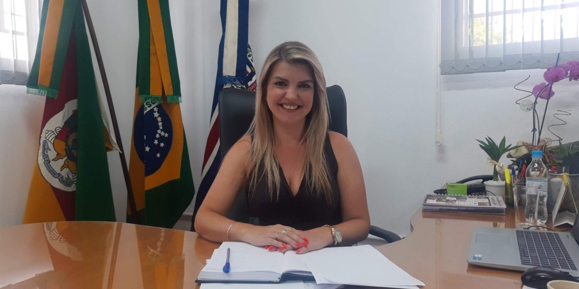 Vereadora Professora Gênifer Engers já desempenha suas atividades na presidência do Legislativo de Campo Bom