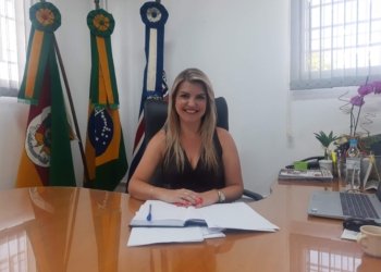 Vereadora Professora Gênifer Engers já desempenha suas atividades na presidência do Legislativo de Campo Bom