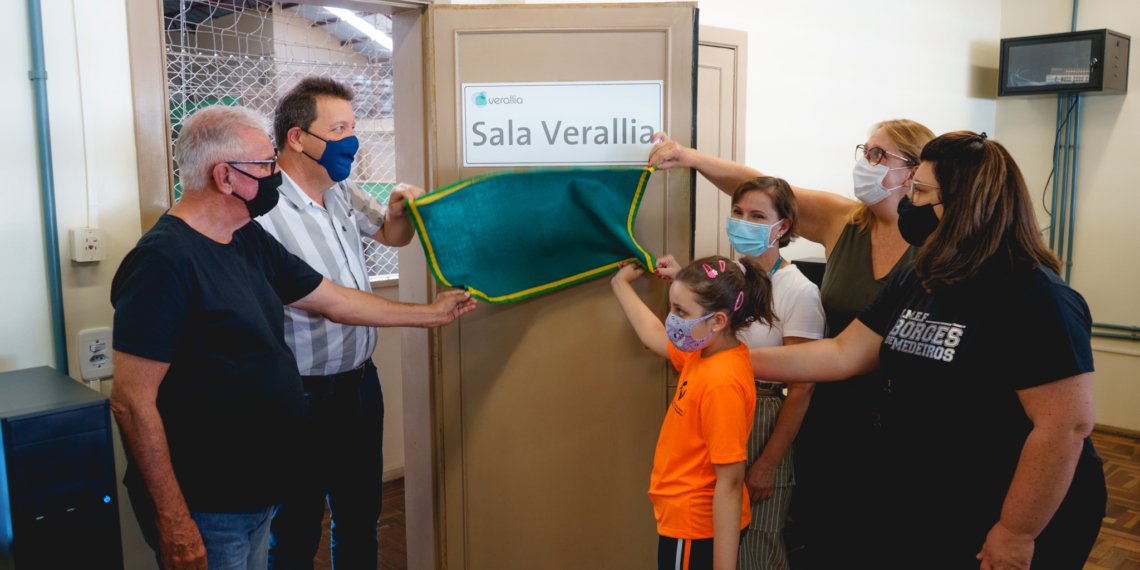 Emef Borges de Medeiros inaugura Sala Verallia de informática