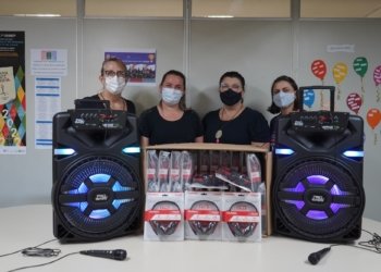 <strong>Escolas municipais recebem novas caixas de som</strong> 2 Escolas municipais recebem novas caixas de som