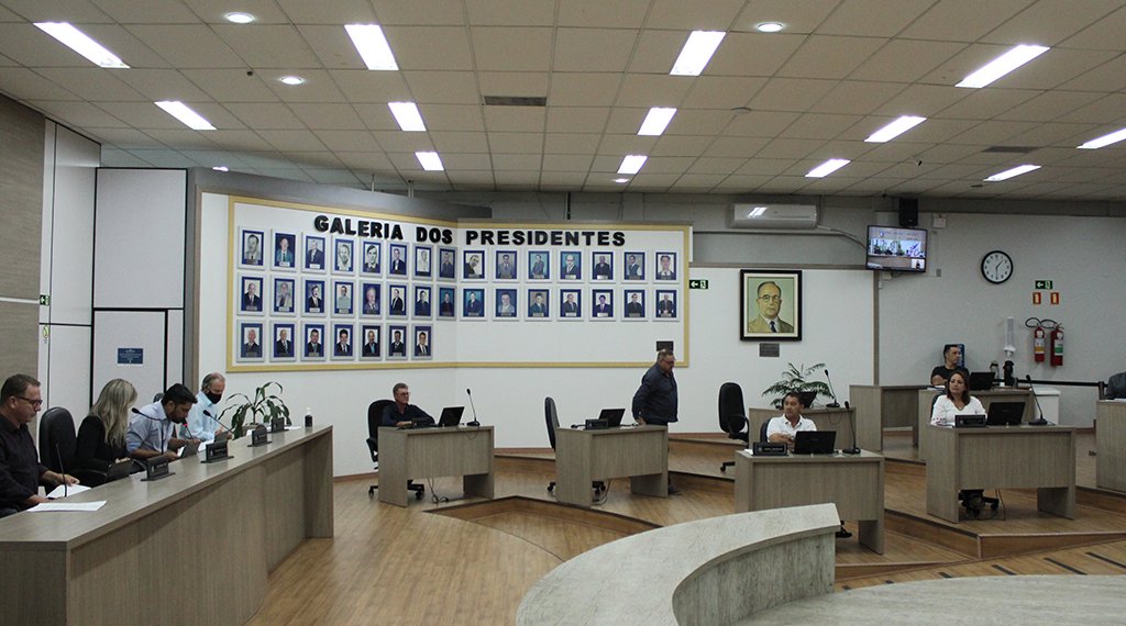 Aprovados requerimentos que cobram explicações sobre constantes faltas de luz em bairros