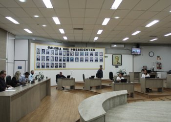 Aprovados requerimentos que cobram explicações sobre constantes faltas de luz em bairros