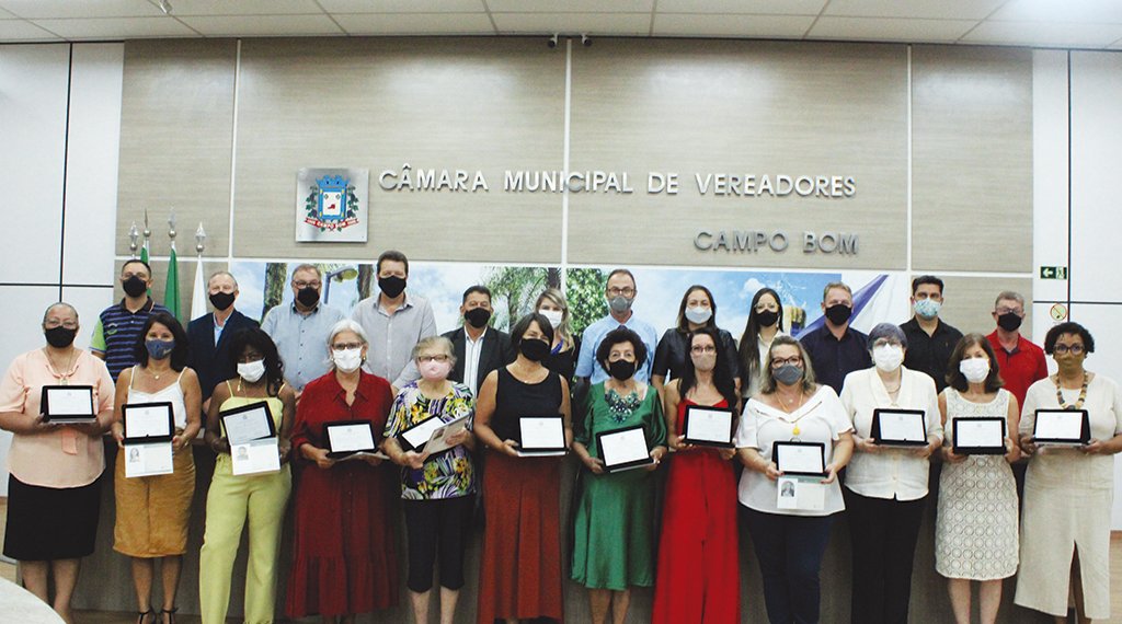 Emoção e valorização da figura feminina predominam em sessão que homenageou mulheres de destaque na cidade 1 Emoção e valorização da figura feminina predominam em sessão que homenageou mulheres de destaque na cidade
