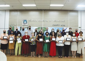 Emoção e valorização da figura feminina predominam em sessão que homenageou mulheres de destaque na cidade