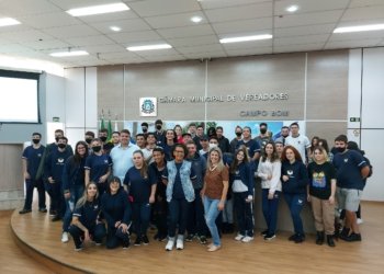 Turmas de duas escolas participam do projeto Câmara Aberta