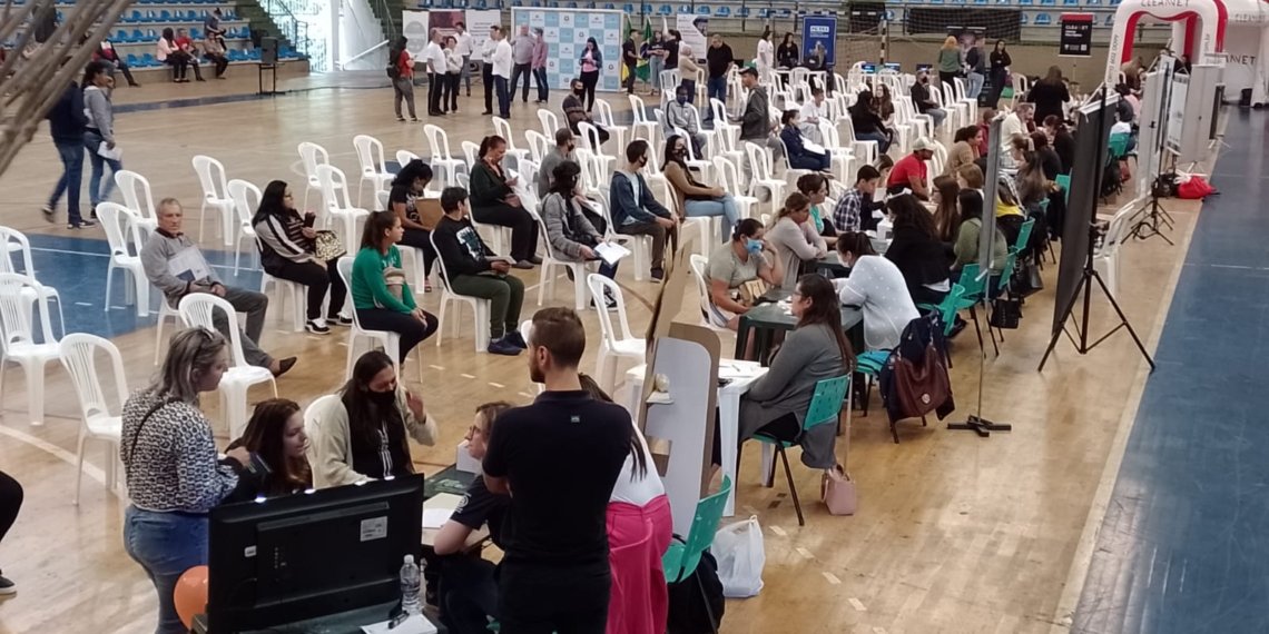 Campo Bom realizará mutirão de empregos neste sábado, 28 1 Mutirão de empregos realizou quase 900 atendimentos
