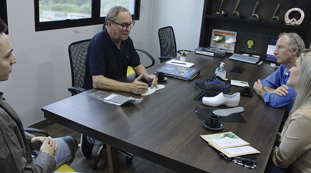 Vereadores visitam empresas da cidade que trabalham com tecnologia e inovação