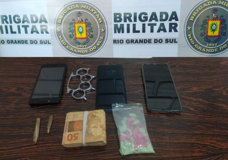 Brigada Militar prende três por tráfico de drogas 1 Brigada Militar prende três por tráfico de drogas