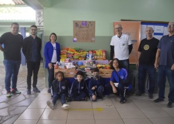 EMEF Rui Barbosa repassa kits de alimentos para o Rotary Club e Lions Clube
