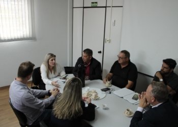 Em reunião com gestores do Lauro Reus, vereadores alinham demandas recebidas da comunidade