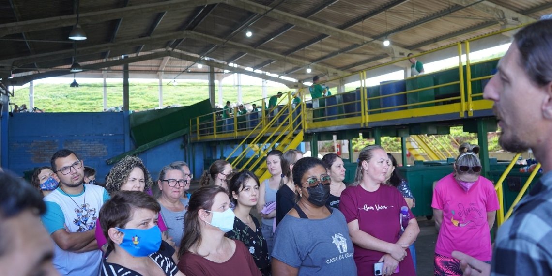 Encontro sobre ecoeducação leva professores de Campo Bom à Usina de Reciclagem 1 Encontro sobre ecoeducação leva professores de Campo Bom à Usina de Reciclagem