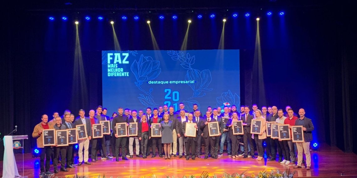 Administração municipal realizou a entrega do prêmio Destaque Empresarial 2021 1 Administração municipal realizou a entrega do prêmio Destaque Empresarial 2021