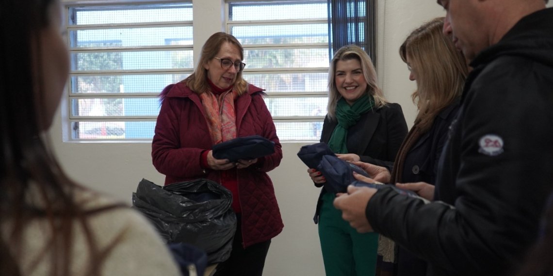 Município de Campo Bom entrega primeiro lote de absorventes higiênicos gratuitos para alunas da rede municipal de ensino