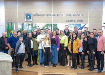 Professora Sandra Orth assume presidência do PSDB 9 Professora Sandra Orth assume presidência do PSDB