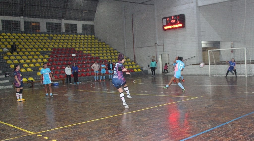 Futsal Feminino e 50 Anos conhecerão seus campeões nesta sexta-feira 1 Futsal Feminino e 50 Anos de Campo Bom têm semifinais na quarta-feira