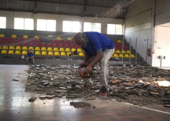 Ginásio Municipal em reforma: obra teve início na última quarta-feira, 24