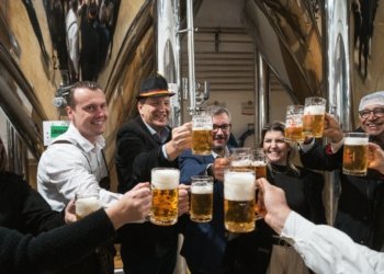 <strong>Prefeitura e Cervejaria Imigração 1824 promovem: 1ª Oktoberfest Campo Bom</strong> 2 Oktoberfest Campo Bom será realizada em novembro