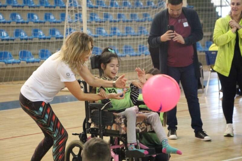 Festival Paralímpico reúne mais de 80 alunos com deficiência no Cei