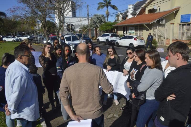 Funcionários do Hospital Lauro Reus cobram esclarecimento sobre rescisão contratual
