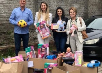 Reginato Metais doa brinquedos para o Abrigo Querubim