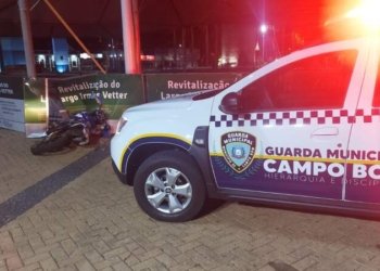 Motociclista é preso após tentar fugir da Guarda Municipal e colidir em tapume no Largo Irmãos Vetter 2 Motociclista é preso após tentar fugir da Guarda Municipal e colidir em tapume no Largo Irmãos Vetter