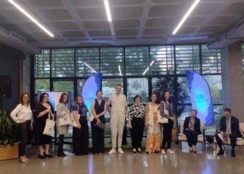 Professora de Campo Bom no E-book do Desafio Nuvem da Unisinos