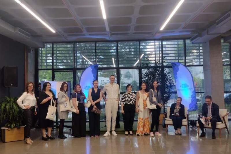 Professora de Campo Bom no E-book do Desafio Nuvem da Unisinos