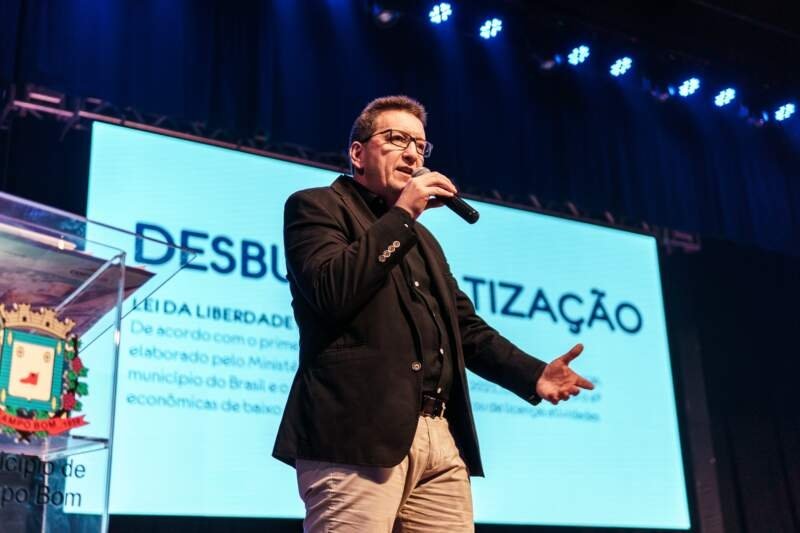 <strong>Prefeito Luciano Orsi vai à Barcelona para participar de congresso sobre o futuro das cidades no mundo</strong> 1 Prefeito Luciano Orsi vai à Barcelona para participar de congresso sobre o futuro das cidades no mundo