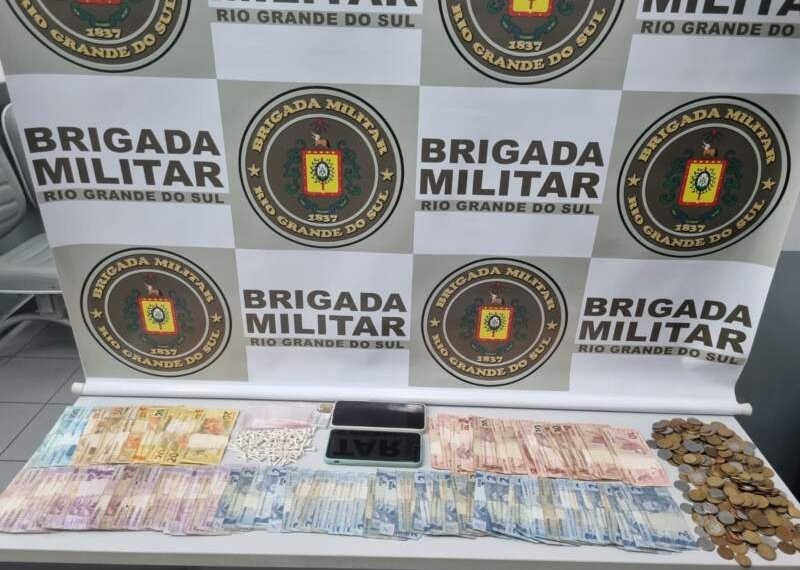 Brigada Militar de Campo Bom prende trio por tráfico de entorpecentes