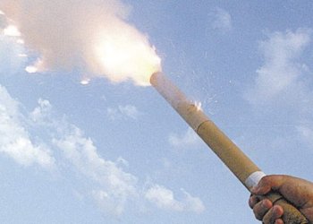 É proibido, por lei, soltar fogos barulhentos 5 É proibido, por lei, soltar fogos barulhentos