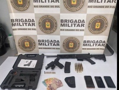Brigada Militar prende indivíduos e apreende armas, após troca de tiros