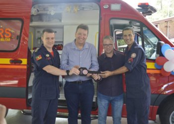 <strong>Corpo de Bombeiros recebe nova viatura de resgate</strong> 8 Corpo de Bombeiros recebe nova viatura de resgate