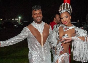 Duas escolas visitantes participam do Carnaval de Rua de Campo Bom