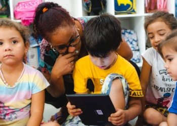 Prefeitura entrega 1.150 tablets para educação infantil e anos iniciais do fundamental