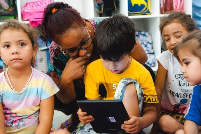 Prefeitura entrega 1.150 tablets para educação infantil e anos iniciais do fundamental 1 Prefeitura entrega 1.150 tablets para educação infantil e anos iniciais do fundamental