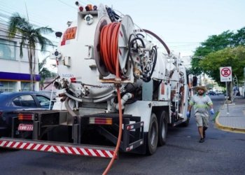Rede de esgoto em locais alagados pelas últimas chuvas recebe vistorias