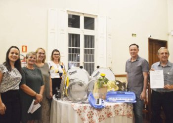 Emef Octacílio Ermindo Fauth recebe instrumentos musicais do Rotary Club