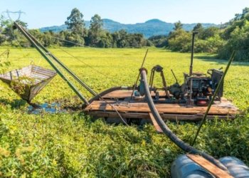 Limpeza de barragem do Bairro Aurora é iniciada