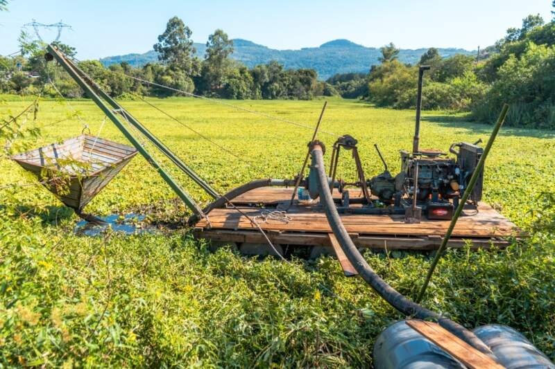 Limpeza de barragem do Bairro Aurora é iniciada