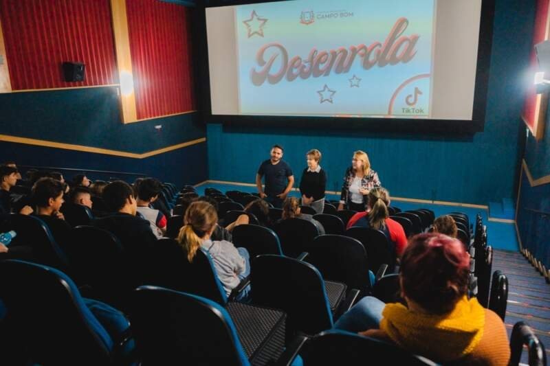 Cine Desenrola leva alunos ao cinema para debater pautas da adolescência 1 Cine Desenrola leva alunos ao cinema para debater pautas da adolescência