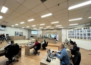 Vereadores aprovam mudança que garante pagamento para professores inativos 2 Vereadores aprovam mudança que garante pagamento para professores inativos